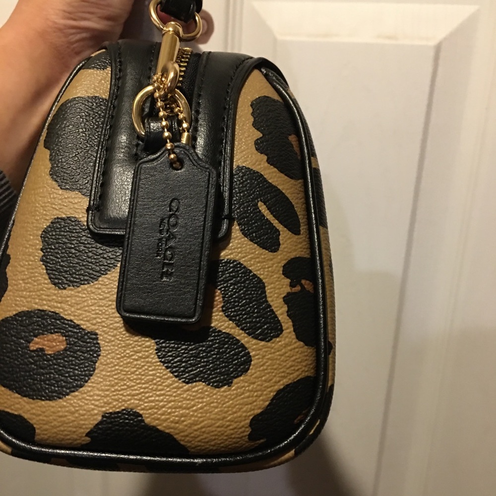 🆕Coach leopard crossbody bag - Picture 3 of 4